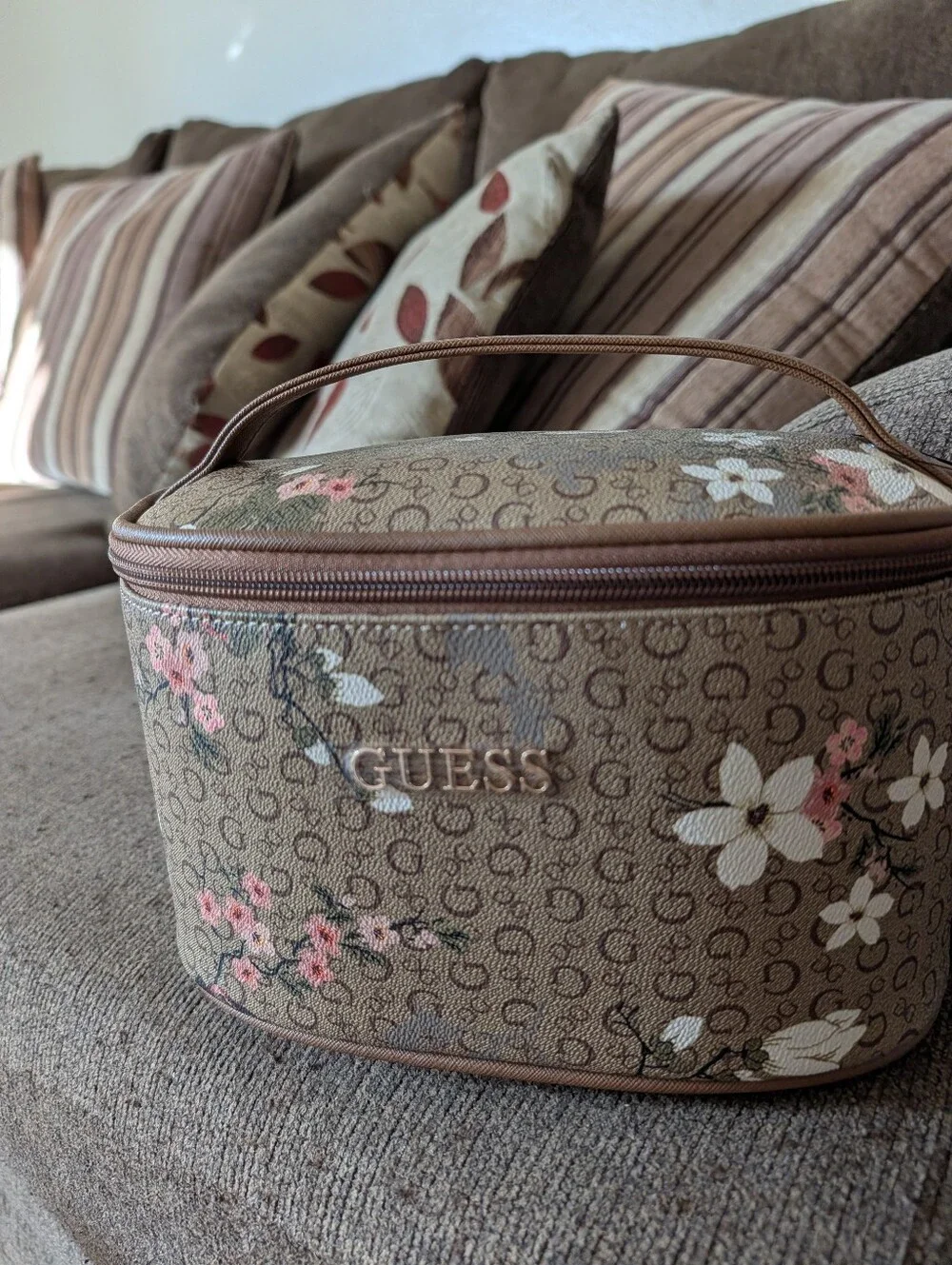 Guess Brown Floral Logo Vanity Case with Pink Accents - Picture 2 of 3